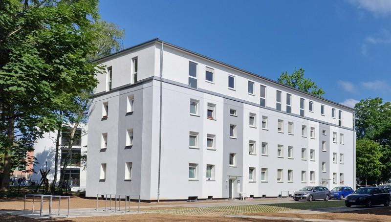 Erstbezug: Dachgeschoss 2-Zimmer-Wohnung mit großem Balkon in Bonn Plittersdorf zimmer