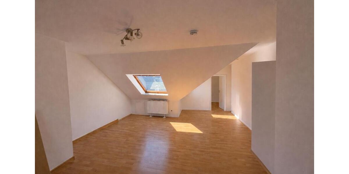 Dachgeschoßwohnung Rinteln - 4 Zimmer, 110 m&sup2;, 645&euro; | Angebot:26255722