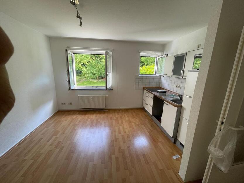 Nette ruhige 40qm Wohnung Blick ins Grüne. Bad auch mit Fenster.