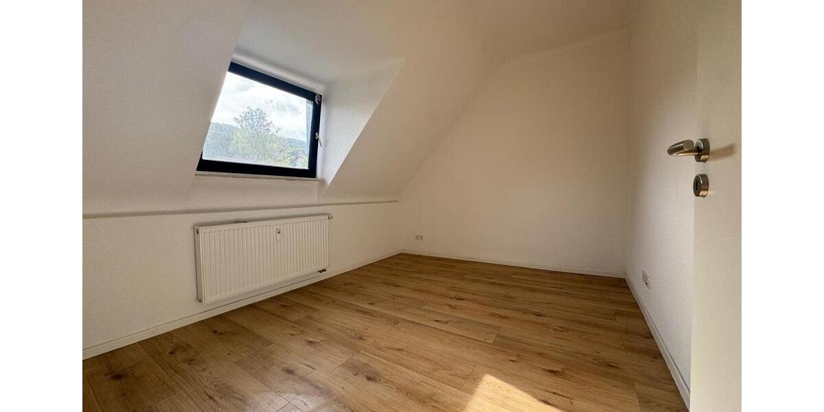 Dachgeschoßwohnung Sankt Ingbert - 3 Zimmer, 66 m&sup2;, 685&euro; | Angebot:23811452