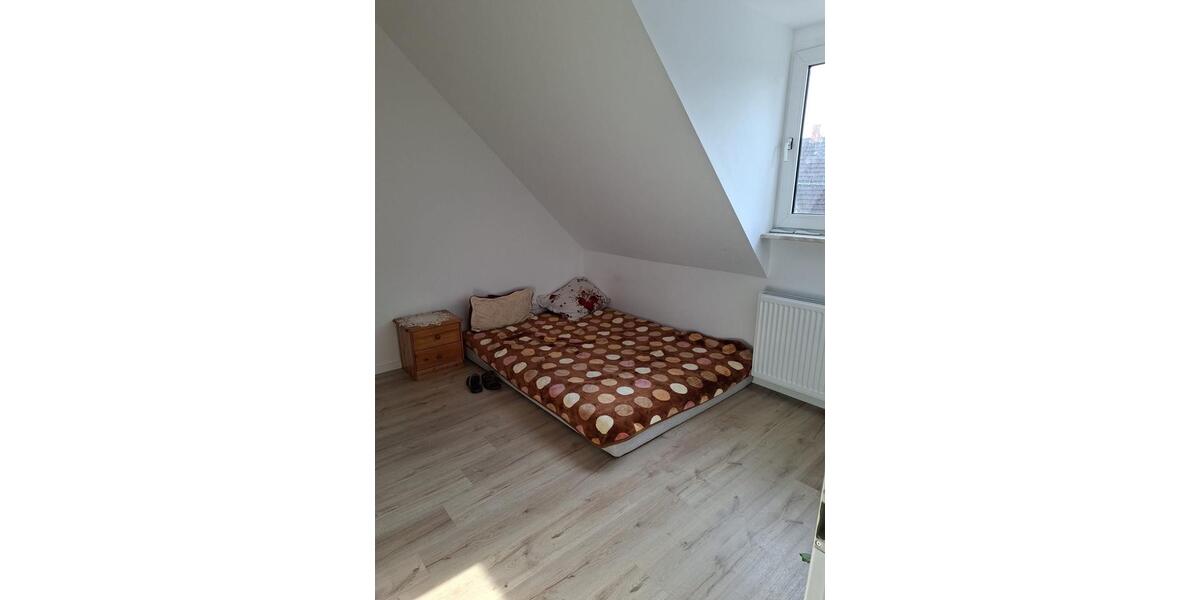 Dachgeschoßwohnung Gelsenkirchen Gelsenkirchen-Mitte - 3 Zimmer, 80 m&sup2;, 1.000&euro; | Angebot:26591544