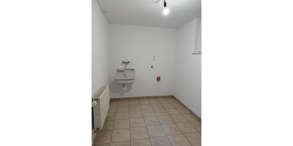 Etagenwohnung Uersfeld - 5 Zimmer, 130 m&sup2;, 980&euro; | Angebot:24385571