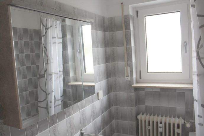 ZUVERLÄSSIGE NACHBARN GESUCHT: EG-Wohnung im Zweifamilienhaus 3 zimmer