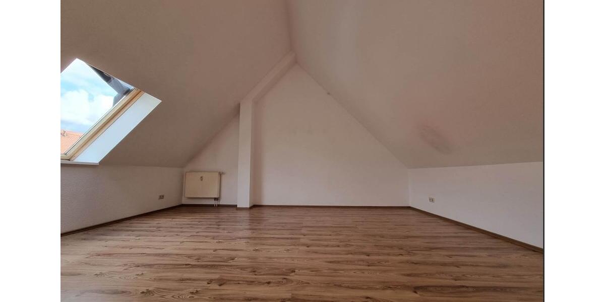 Dachgeschoßwohnung Rötha - 4 Zimmer, 127 m&sup2;, 1.260&euro; | Angebot:24548496
