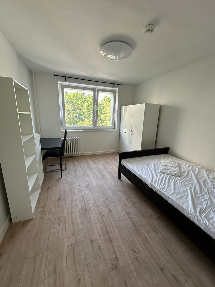 WG-Zimmer in zentraler Lage Lichtenberg direkt am S-Bahnhof
