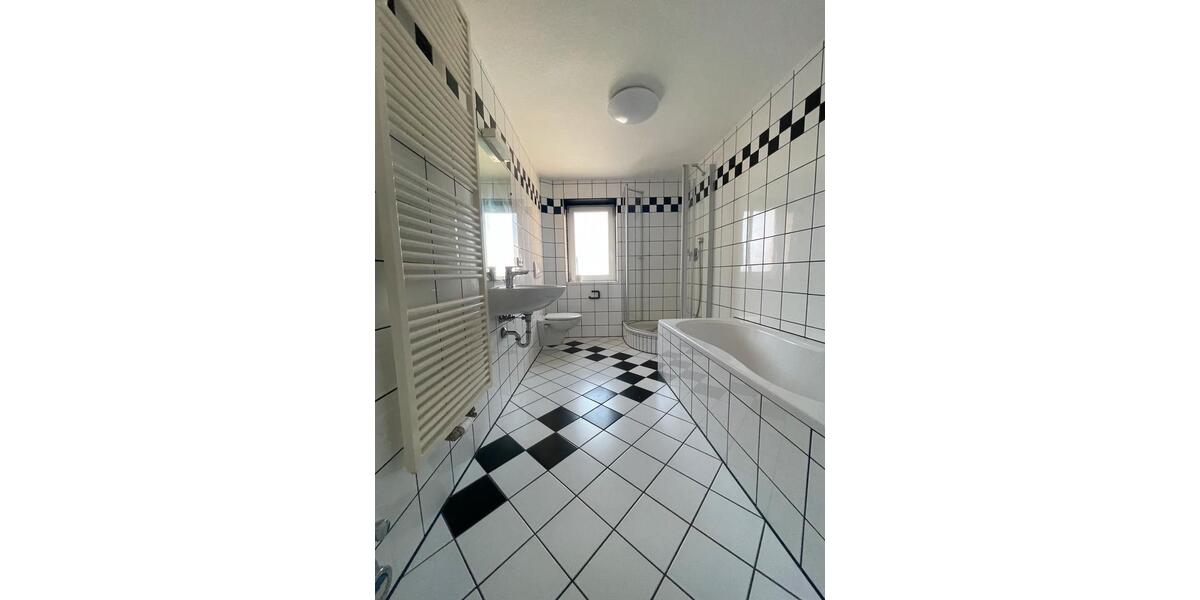 Dachgeschoßwohnung Haßfurt - 4 Zimmer, 105 m&sup2;, 990&euro; | Angebot:25311912