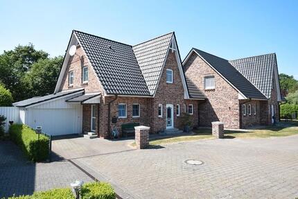 Haus Bad Bramstedt - 7 Zimmer, 250 m&sup2;, 2.500&euro; | Angebot:27636005