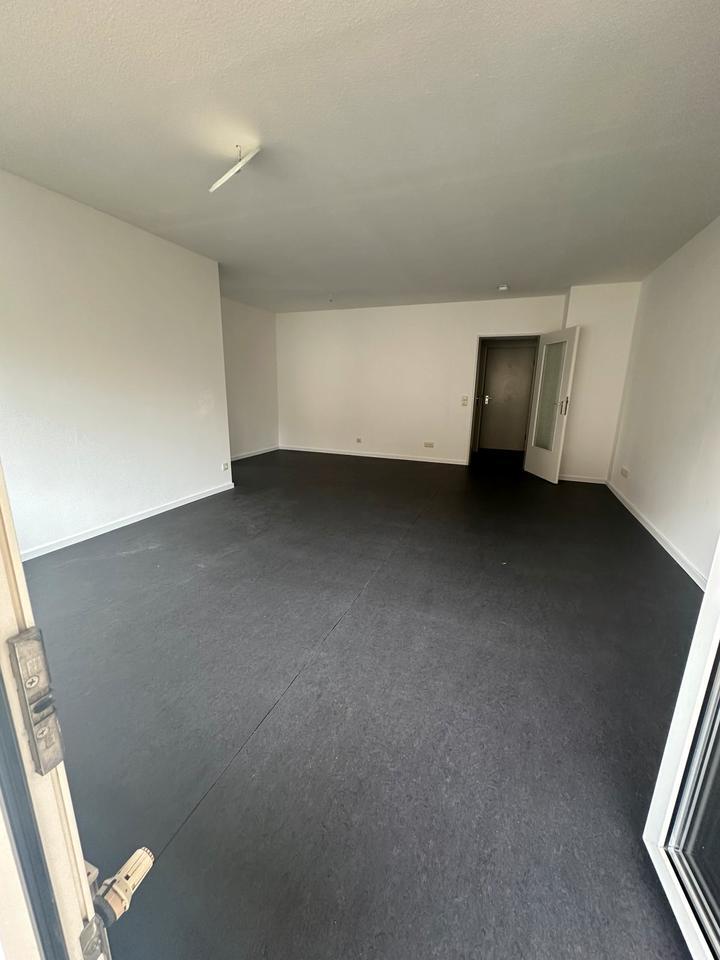 4 Raum Wohnung zu vermieten mit Balkon und PKW Stellplatz