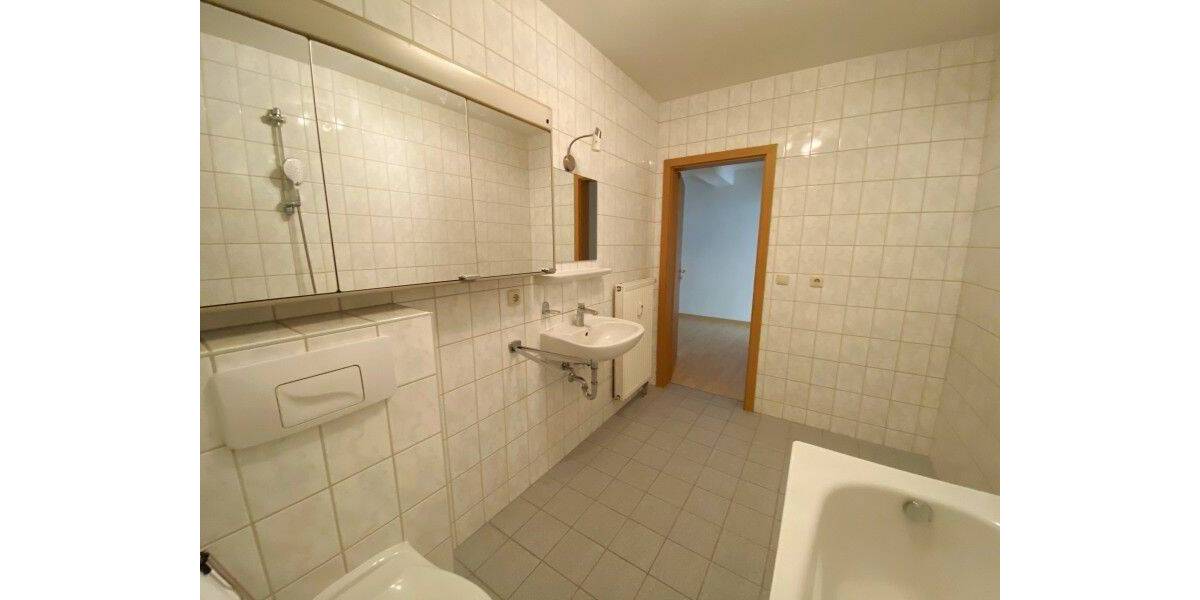 Etagenwohnung Plauen Stadtmitte - 2 Zimmer, 66 m&sup2;, 410&euro; | Angebot:26815800