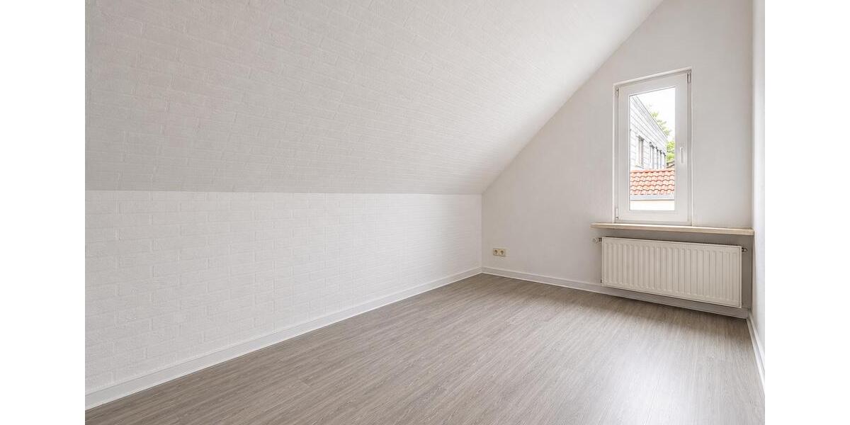 Dachgeschoßwohnung Wilhelmshaven - 2 Zimmer, 46 m&sup2;, 400&euro; | Angebot:26660330