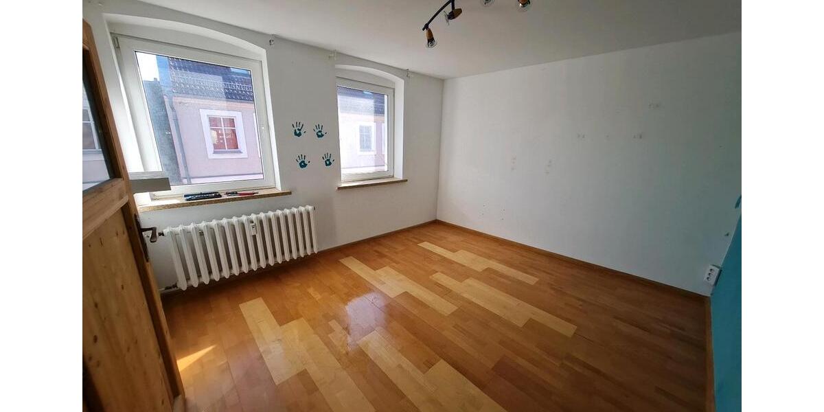 Etagenwohnung Eisenhüttenstadt - 3 Zimmer, 93 m&sup2;, 1.000&euro; | Angebot:25189748