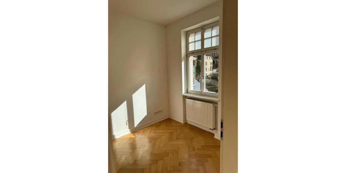 Etagenwohnung Weimar - 4 Zimmer, 102 m&sup2;, 1.200&euro; | Angebot:25991215