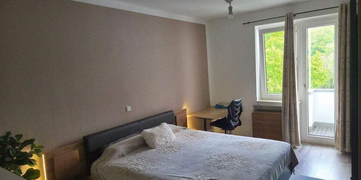 Etagenwohnung Düsseldorf Rath - 3 Zimmer, 92 m&sup2;, 1.250&euro; | Angebot:24656930