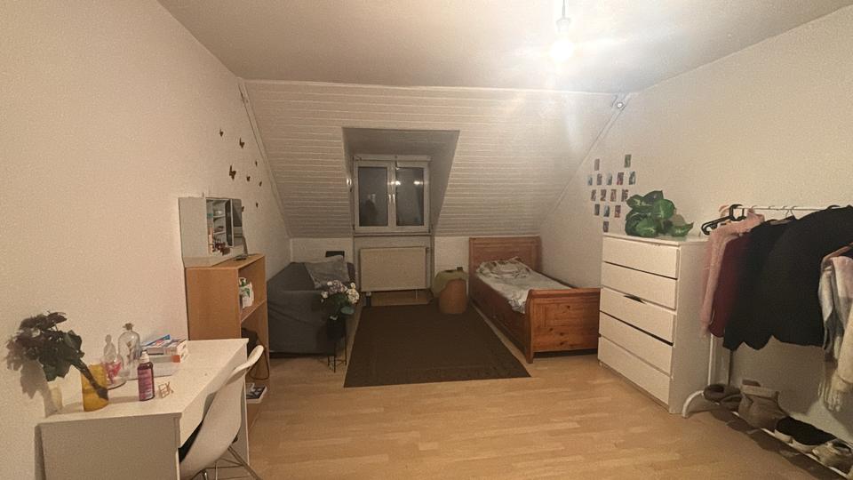 Dachgeschoßwohnung Kassel Vorderer Westen - 3 Zimmer, 16 m&sup2;, 410&euro; | Angebot:25161515