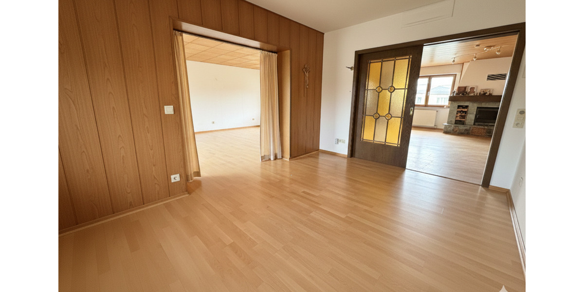 Erdgeschoßwohnung Berg - 8 Zimmer, 239 m&sup2;, 2.100&euro; | Angebot:24698260