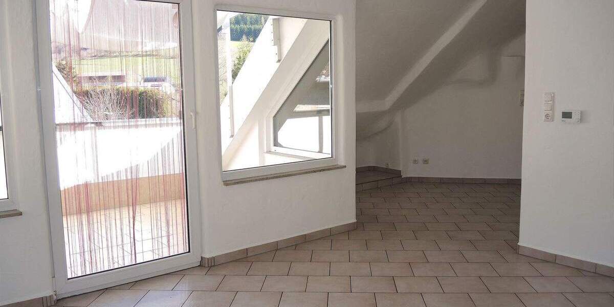 3-Zimmer-Dachgeschoßwohnung 84m² mit Balkon und Stellplatz 3 zimmer