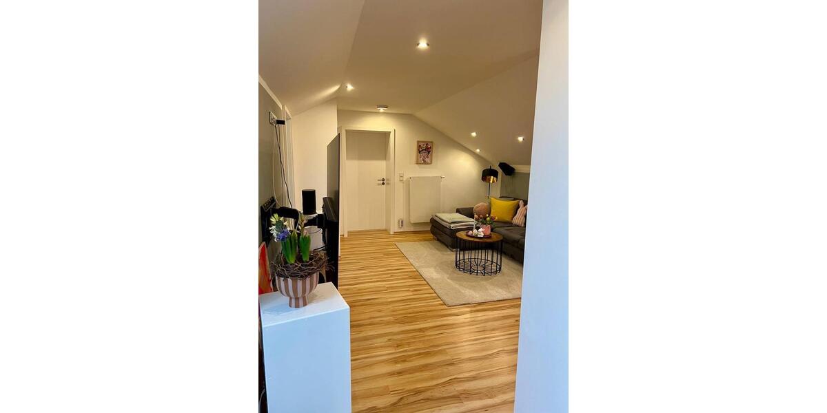 Dachgeschoßwohnung Tuntenhausen - 2 Zimmer, 71 m&sup2;, 1.050&euro; | Angebot:25989110