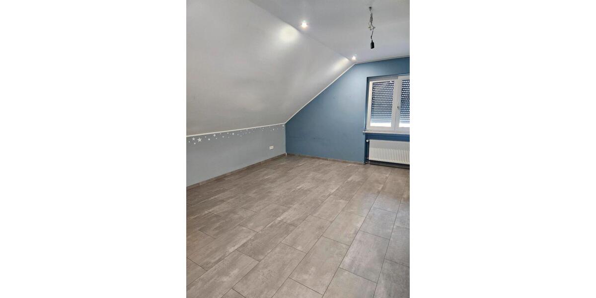 Dachgeschoßwohnung Bretten - 4 Zimmer, 105 m&sup2;, 1.250&euro; | Angebot:24630747