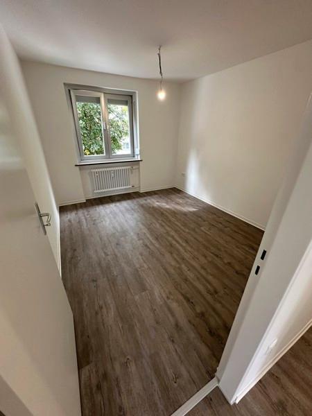 1. OG 5 Zimmer ab Ende Oktober (frisch saniert) zimmer