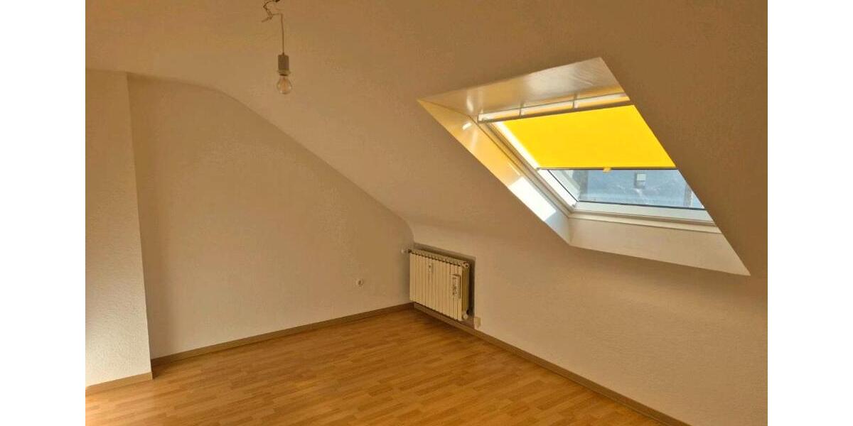 Dachgeschoßwohnung Saarbrücken West - 3 Zimmer, 50 m&sup2;, 380&euro; | Angebot:26573106