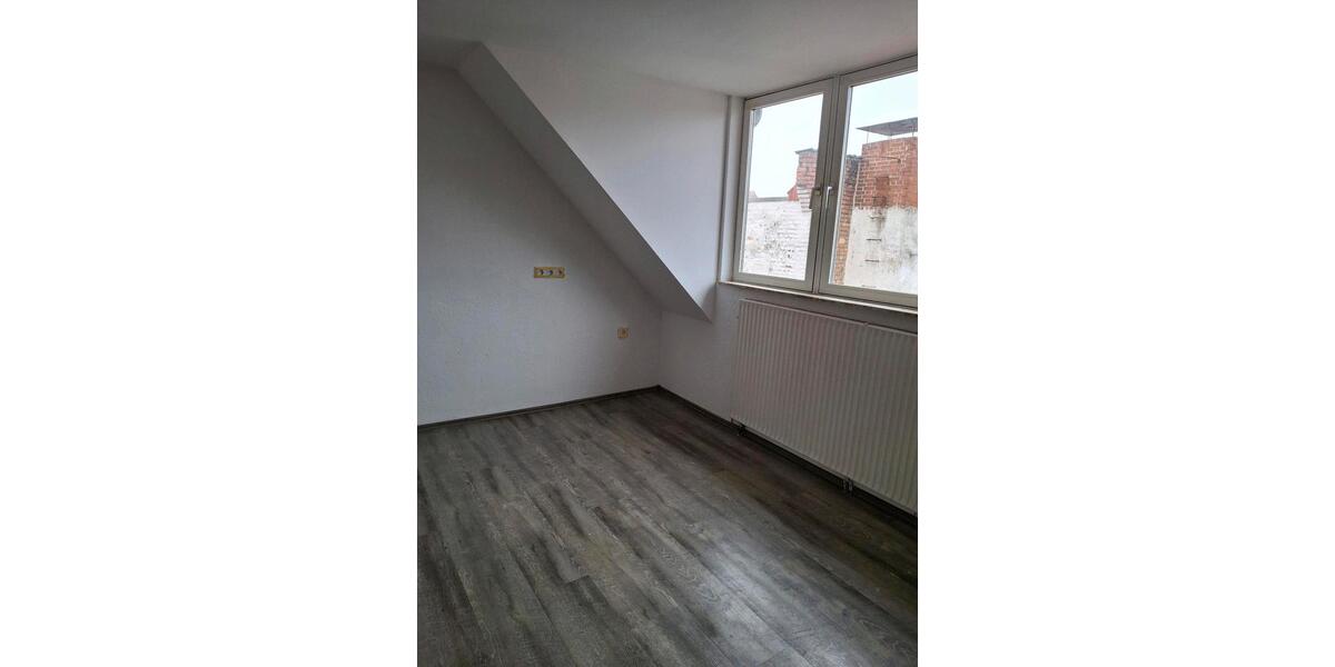 Dachgeschoßwohnung Schöningen - 2 Zimmer, 75 m&sup2;, 350&euro; | Angebot:25048151