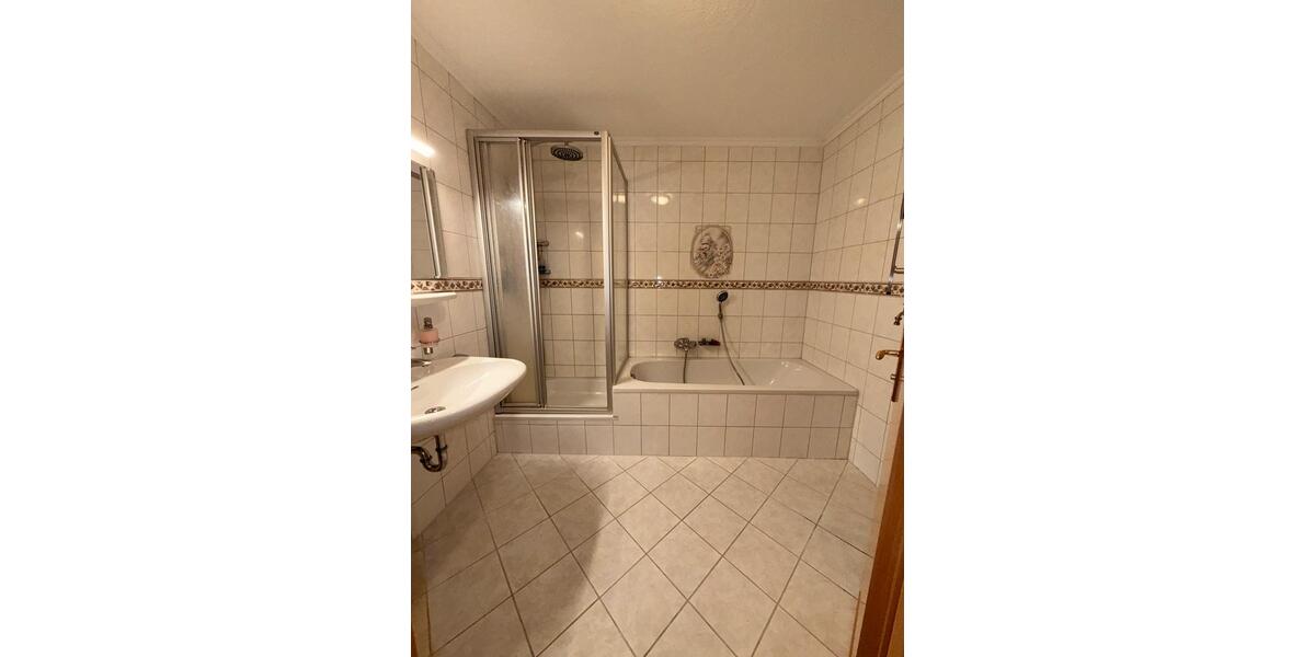 Etagenwohnung Kornwestheim - 4 Zimmer, 120 m&sup2;, 1.700&euro; | Angebot:26615319