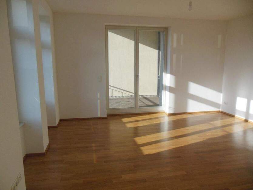 ZentrumOst - Tolle 2-Zi.-Whg., 2 Balkone, ParkettFuBoHeizg. und Lift! 2 zimmer