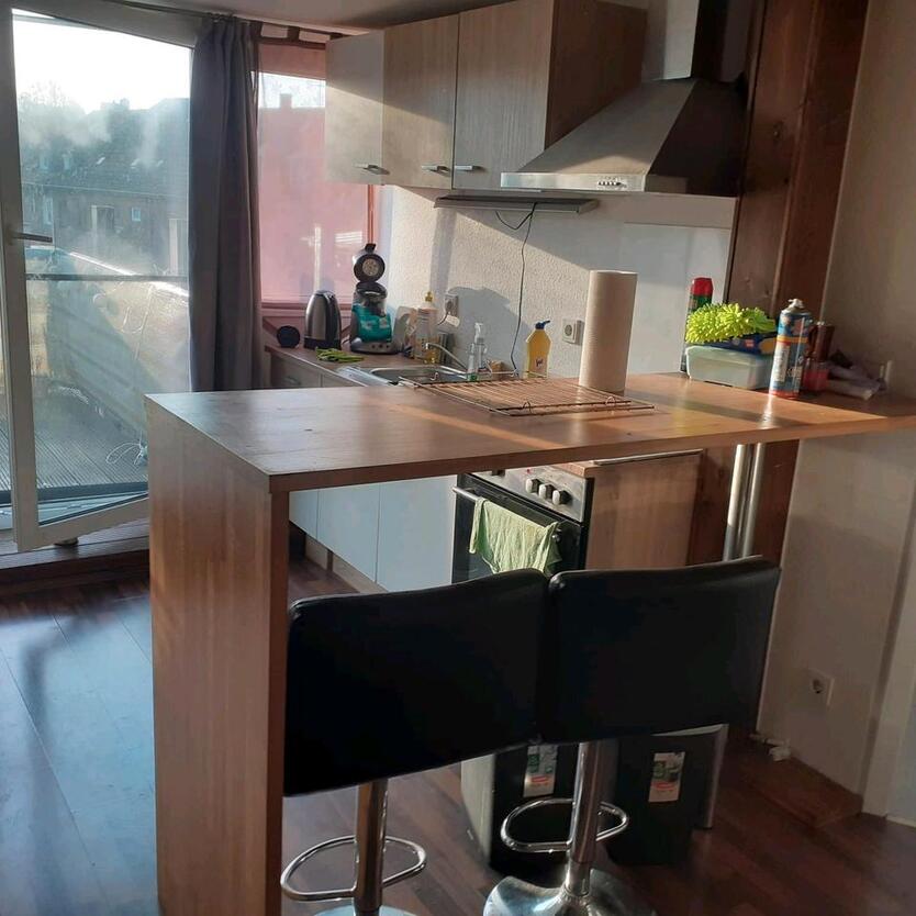 kleine Dachgeschoss-Wohnung mit großem Balkon in Geldern