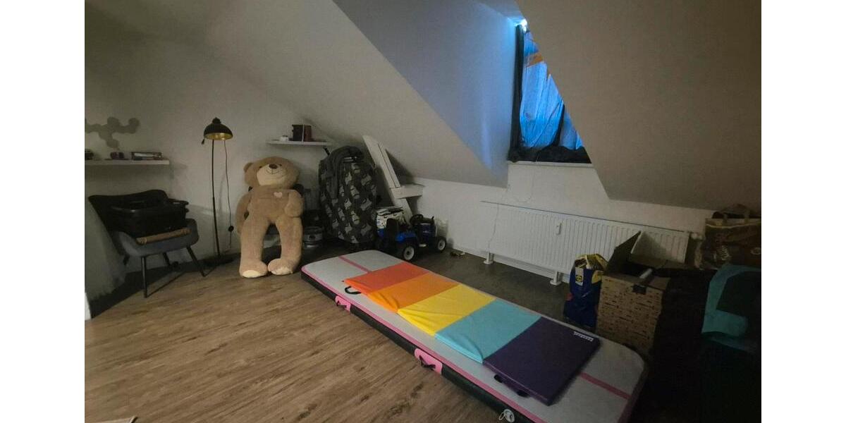 Dachgeschoßwohnung Ebersbach-Neugersdorf Neugersdorf - 5 Zimmer, 165 m&sup2;, 742&euro; | Angebot:24679375