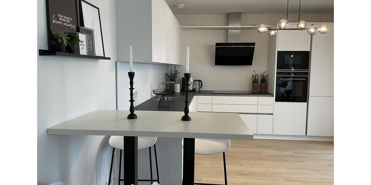 Möblierte-Wohnung | Luxus-Küche | Balkon | XL-TG-Stellplatz 4 zimmer