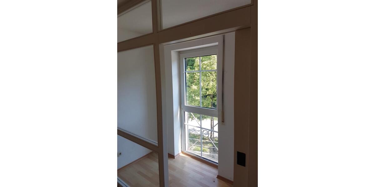 Etagenwohnung Nittendorf - 1 Zimmer, 32 m&sup2;, 395&euro; | Angebot:24270768