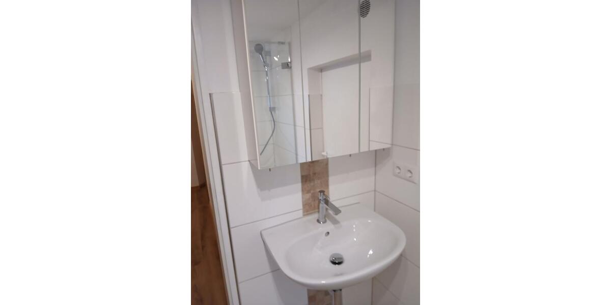 Neuvermietung, 2-er WG, 2 Zimmer je.18 qm, Studenten WG. 1 zimmer