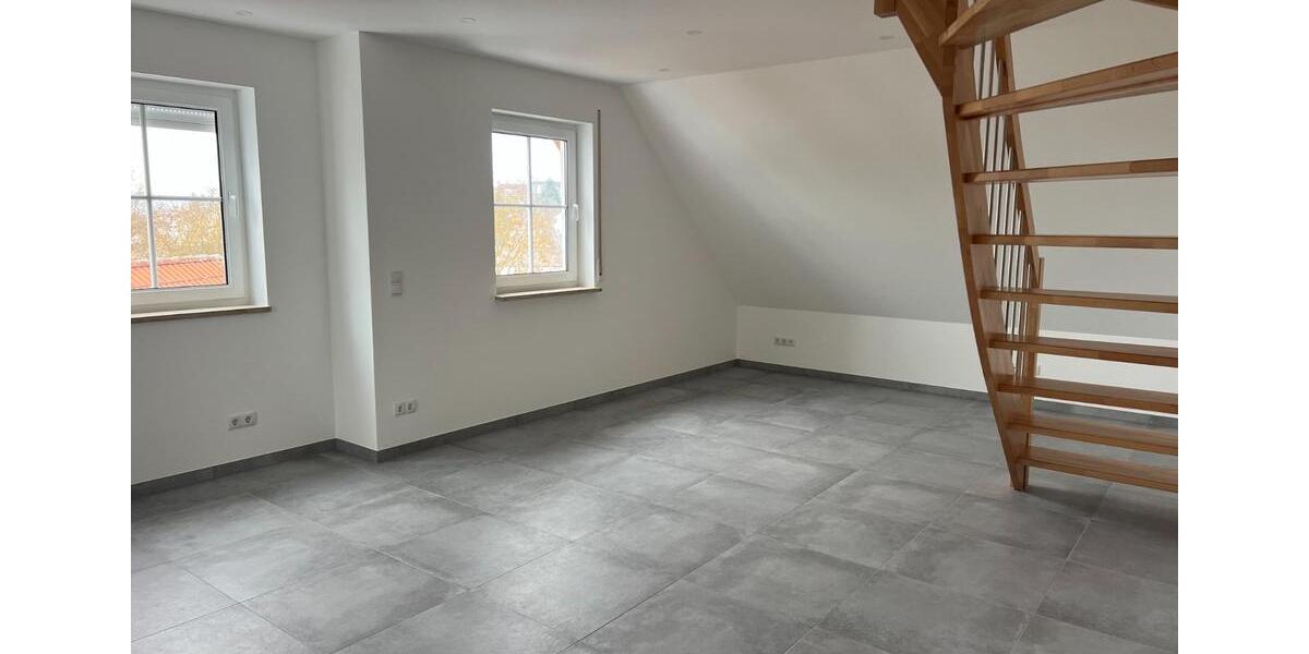 Dachgeschoßwohnung Rentweinsdorf - 2 Zimmer, 50 m&sup2;, 610&euro; | Angebot:24755476