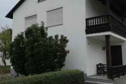 Haus mit Nebengebäude zu vermieten, kleiner Hof 4 zimmer