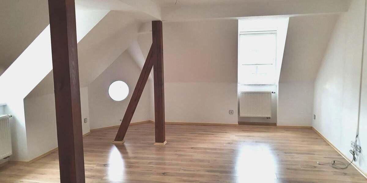 Schicke Dachgeschosswohnung in zentrumsnahe Lage - Dachgeschoßwohnung Wittichenau | Angebot:25430806