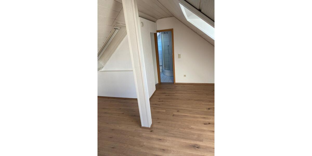 Dachgeschoßwohnung Aalen Unterkochen - 3 Zimmer, 78 m&sup2;, 950&euro; | Angebot:26153657