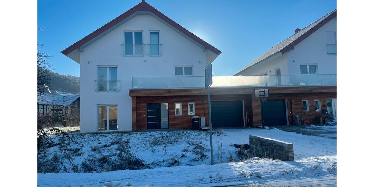Einfamilienhaus Wetter (Hessen) - 6.5 Zimmer, 250 m&sup2;, 2.250&euro; | Angebot:24967369