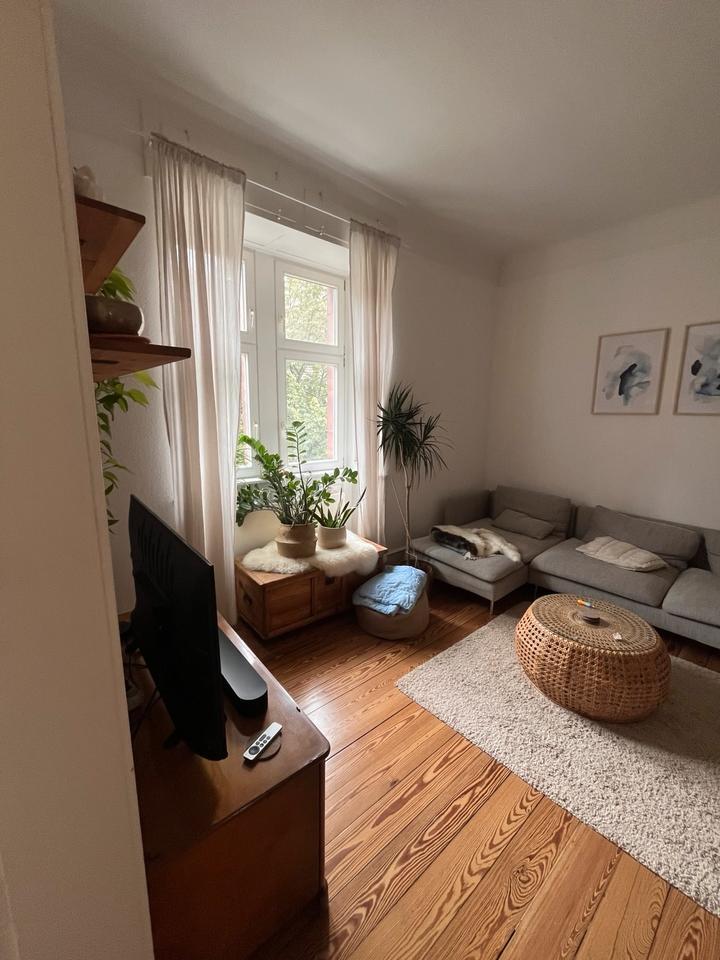 Untermiete AltbauWohnung mit 3 Zimmern & Balkons