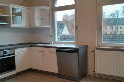 Helle Dachgeschoss-Studentenwohnung 90qm Katharinen-Viertel 3 zimmer