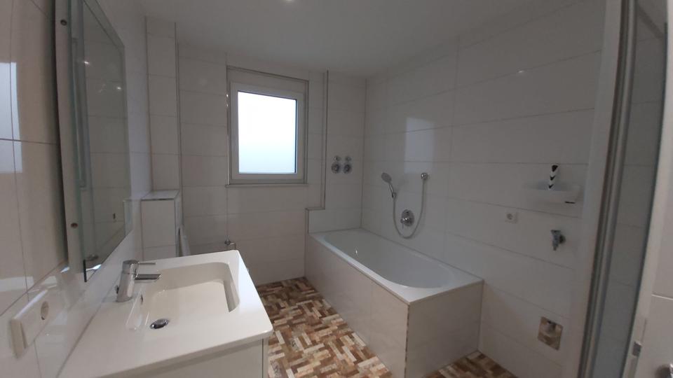 Etagenwohnung Esslingen am Neckar Brühl - 4 Zimmer, 107 m&sup2;, 1.850&euro; | Angebot:25105261