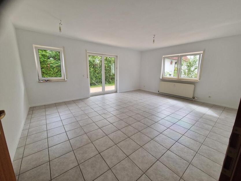 Freundliche, neu renovierte 3 Zimmer Wohnung