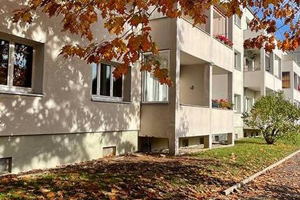 Seniorengerechte 2-Raum-Wohnung mit Dusche & Balkon - bei Einzug frisch renoviert