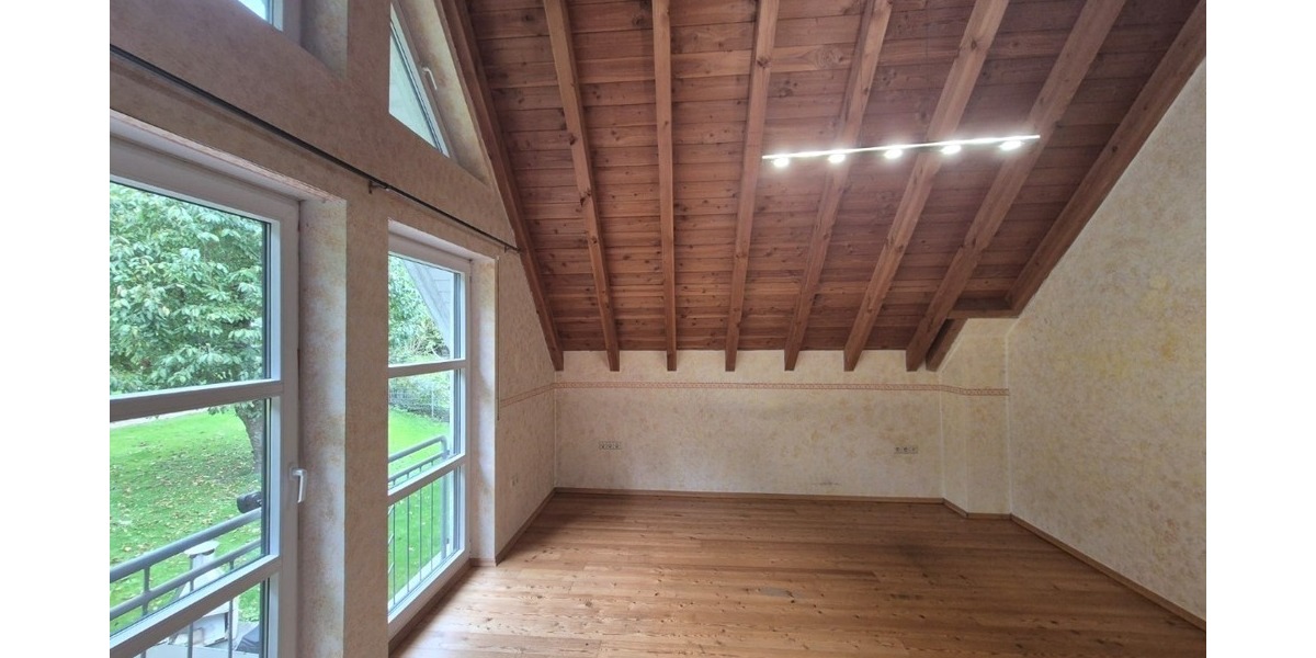 Gepflegte, großzügige 2-Etagen-Wohnung mit Kamin & Carport zu vermieten – wohnen wie im eigenen Haus - Maisonettenwohnung Gonbach Rheinland-Pfalz | Angebot:24409001