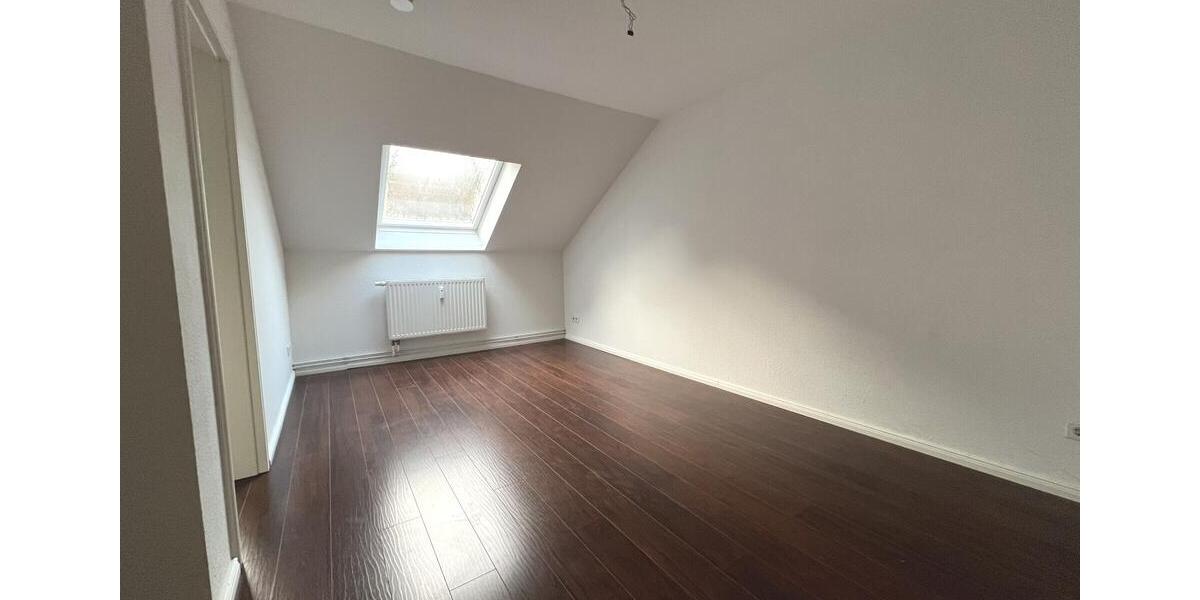 Dachgeschoßwohnung Flensburg - 4 Zimmer, 96 m&sup2;, 865&euro; | Angebot:23804478