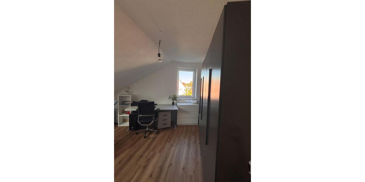 Dachgeschoßwohnung Philippsburg - 3 Zimmer, 82 m&sup2;, 1.150&euro; | Angebot:26311611