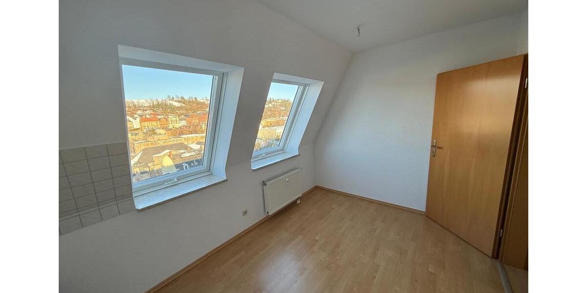 Superschöne, moderne DG-Wohnung mit Balkon und herrlichem Blick über Greiz 2 zimmer