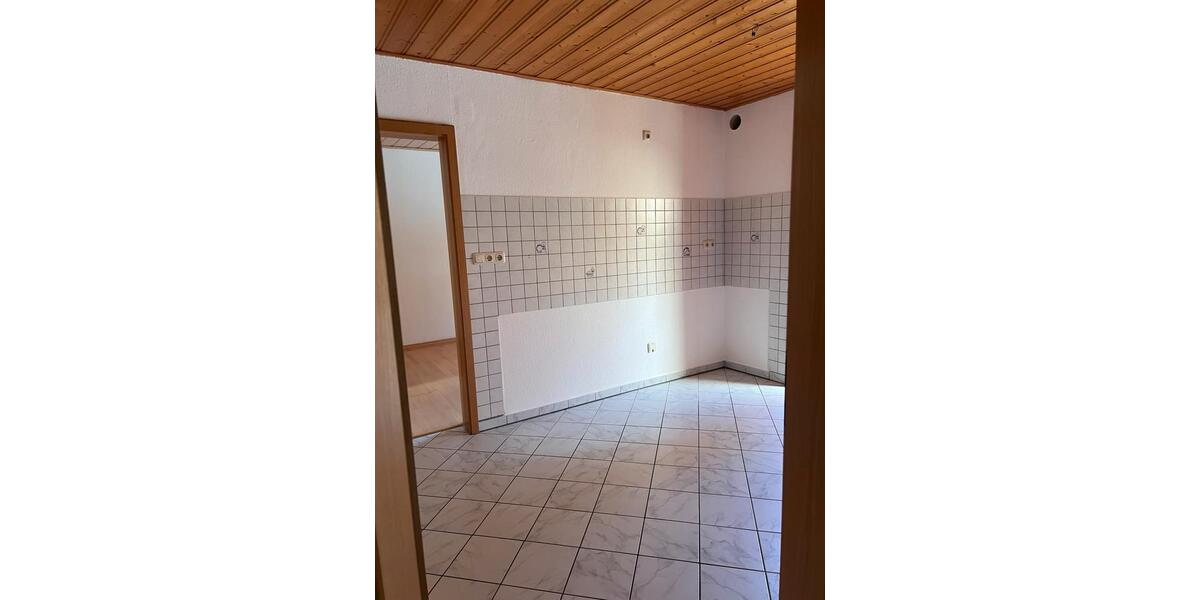 Erdgeschoßwohnung Weißenburg in Bayern - 4 Zimmer, 104 m&sup2;, 1.000&euro; | Angebot:24670401