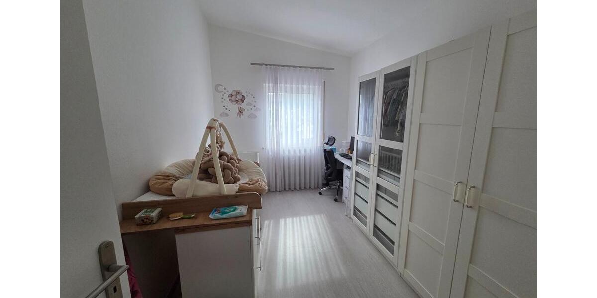 Dachgeschoßwohnung Lollar - 3 Zimmer, 77 m&sup2;, 800&euro; | Angebot:26268503