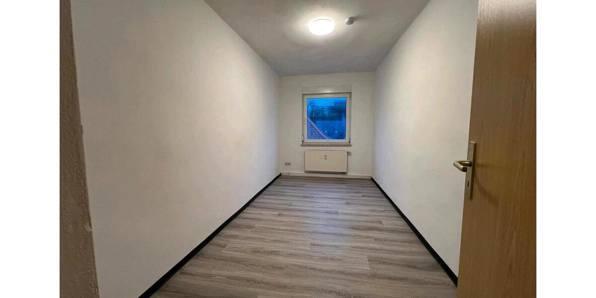 Etagenwohnung Frankenblick - 4 Zimmer, 70 m&sup2;, 500&euro; | Angebot:24774694