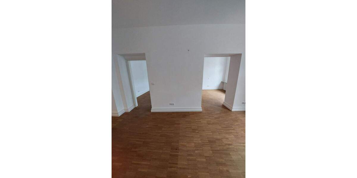 Etagenwohnung Trier Innenstadt - 7 Zimmer, 212 m&sup2;, 2.400&euro; | Angebot:25770106